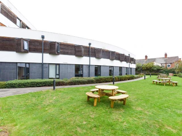 Studio for rent in Bede Island, Old Wharf