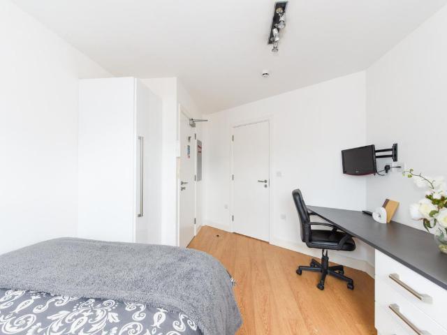 Studio for rent in Bede Island, Old Wharf