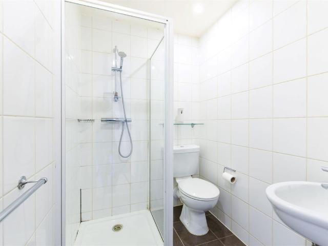 Studio for rent in Bede Island, Old Wharf
