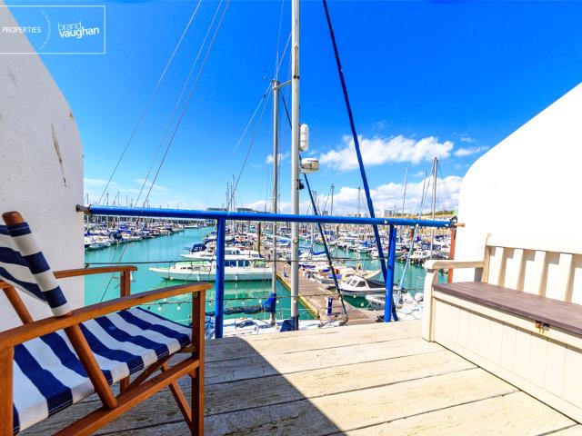 Apartment for rent in Brighton Marina, Roedean
