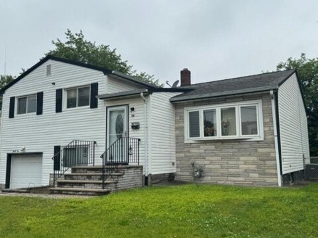 House for sale in Hillside