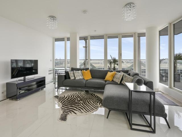 Apartment for rent in Silvertown, Greater London