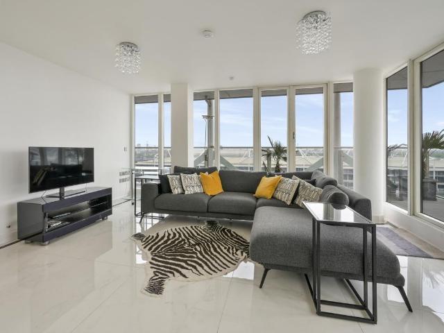 Apartment for rent in Silvertown, Greater London
