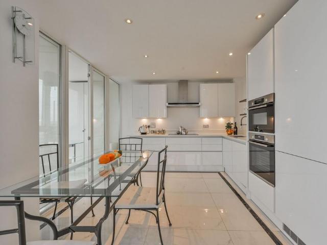 Apartment for rent in Silvertown, Greater London