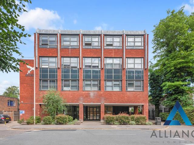 Apartment for rent in Rush Green, Greater London
