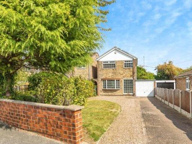 House for sale in Mapplewell, South Yorkshire