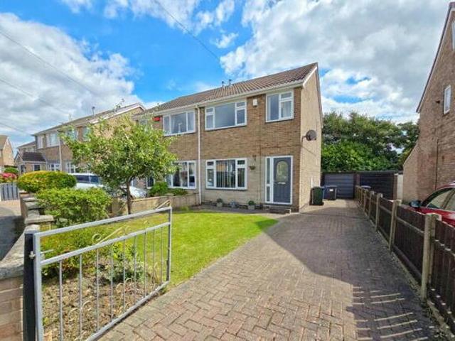 House for sale in Mapplewell, South Yorkshire