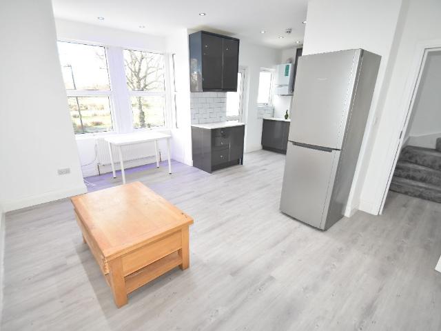 Apartment for rent in London Borough of Ealing, Park Royal