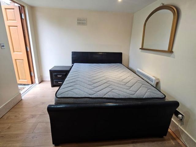 Studio for rent in London Borough of Merton, Mitcham