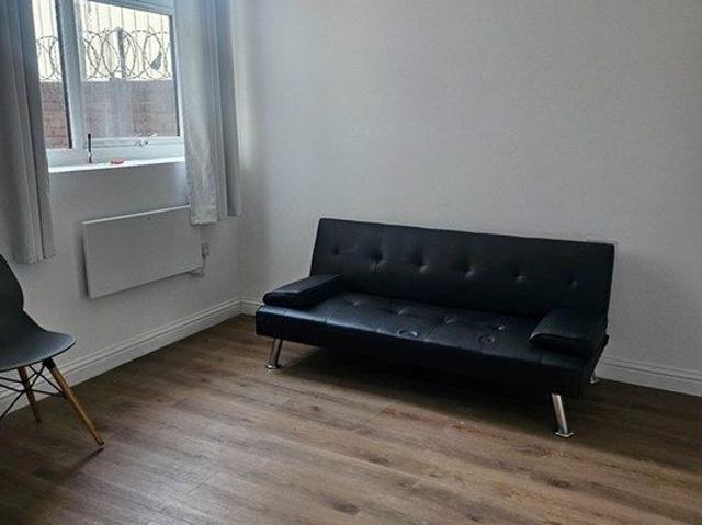 Studio for rent in Hyde Park, South Yorkshire