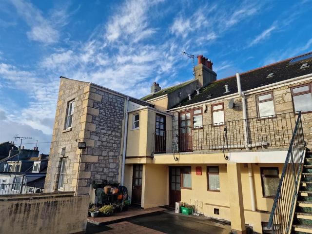 Apartment for rent in Wakeham, Easton