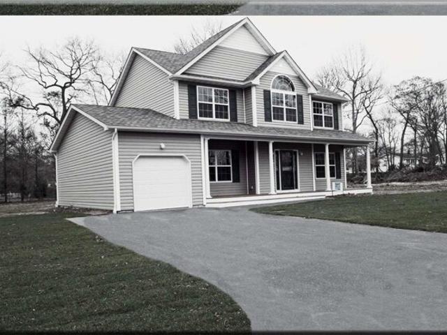 House for sale in Manorville