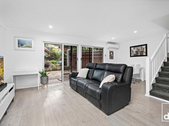 Townhouse for rent in Wollongong West, New South Wales