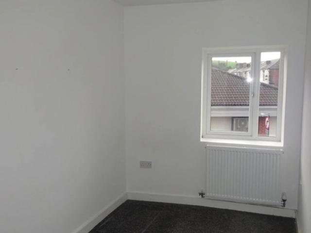 Apartment for rent in Shaw and Crompton, Pendock