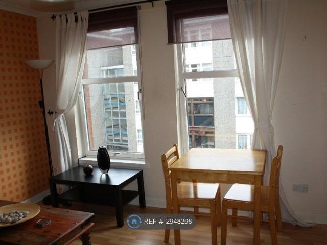 Apartment for rent in Shawmoss, Shawlands