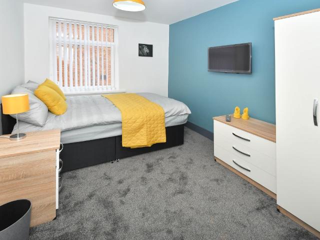 Room for rent in Joiner's Square, Hanley
