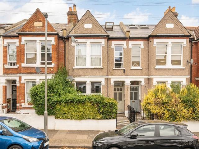 Apartment for rent in Furzedown, Greater London