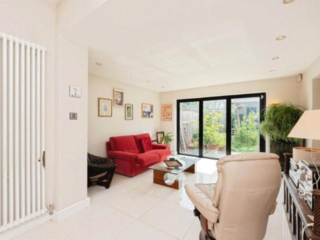 House for rent in Chertsey, Runnymede