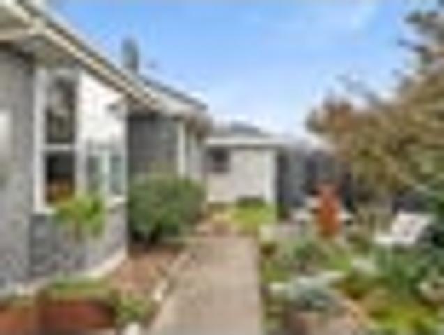 House for sale in Chaslands, Canterbury