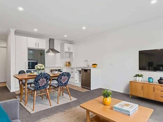 Townhouse for rent in Five Cross Roads, Hamilton City