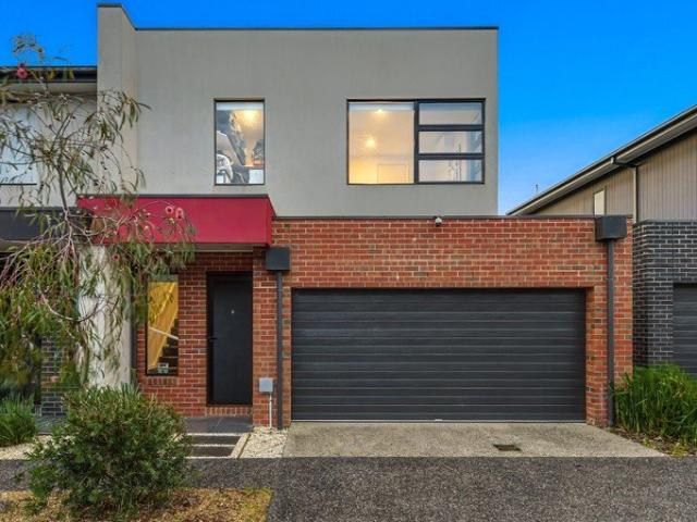 Townhouse for sale in Camerons Creek, Victoria