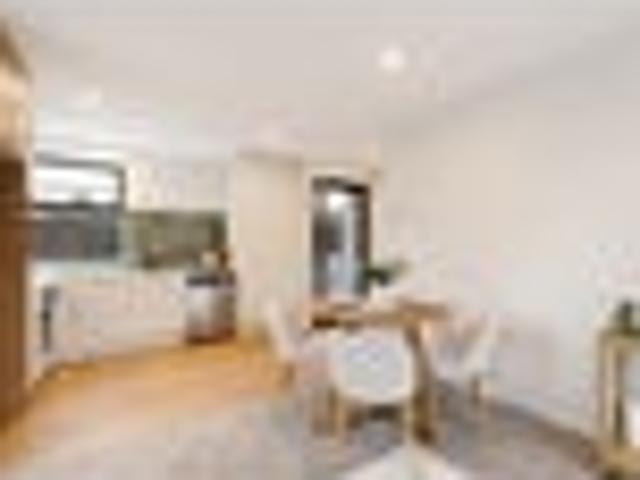 Townhouse for sale in Chaslands, Canterbury