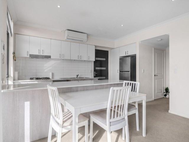 Apartment for sale in Success, Western Australia