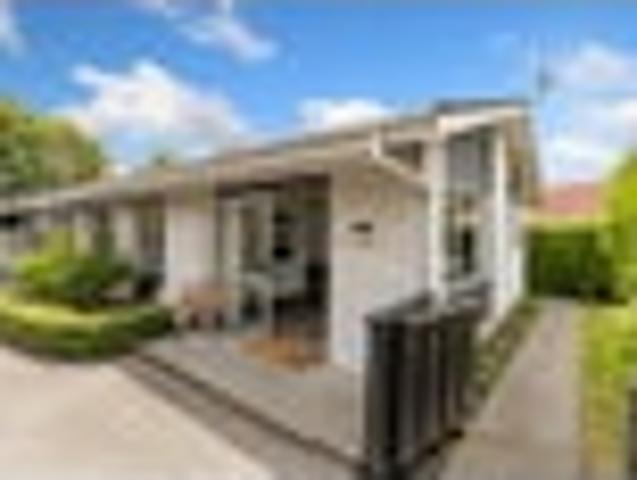 Apartment for sale in Chaslands, Canterbury