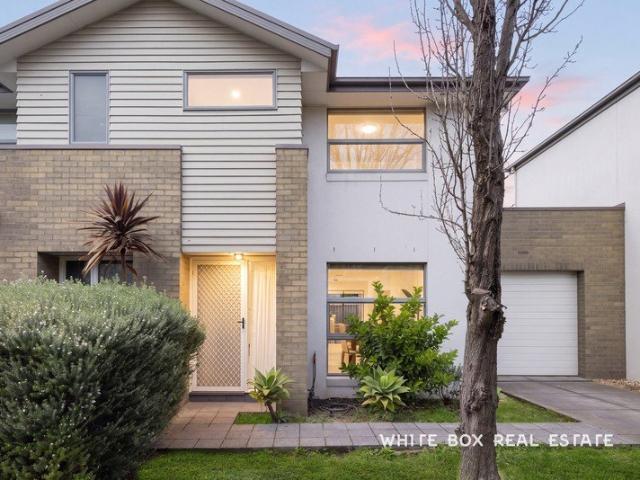 Townhouse for sale in Waverley Park Estate, Melbourne