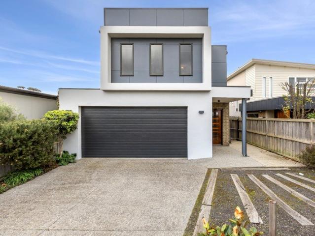 Townhouse for sale in Ocean Grove, Victoria