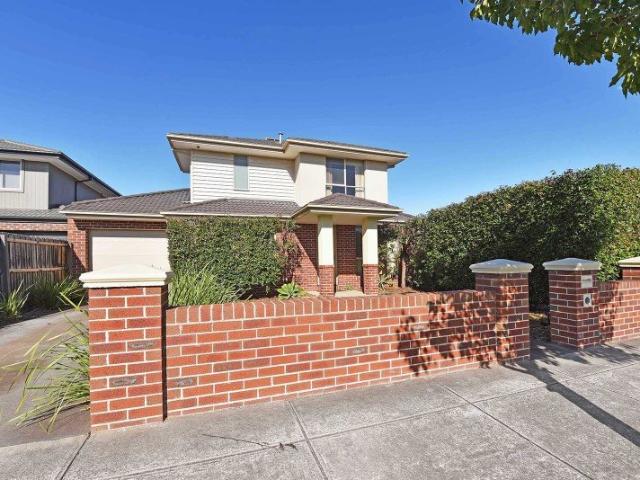 Townhouse for rent in Airport West, Melbourne