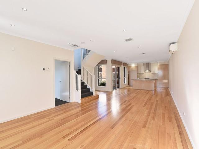 Townhouse for rent in Airport West, Melbourne