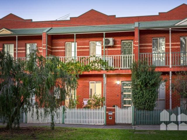 Townhouse for sale in Camerons Creek, Victoria