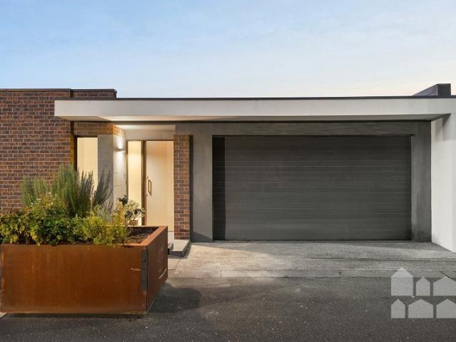Townhouse for sale in Camerons Creek, Victoria