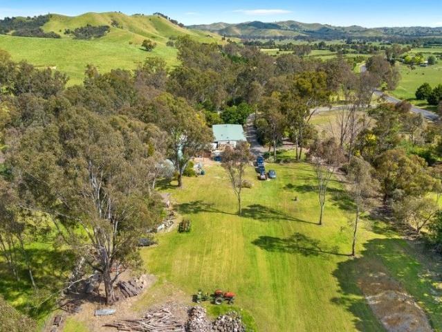 Cottage for sale in Acheron, Victoria