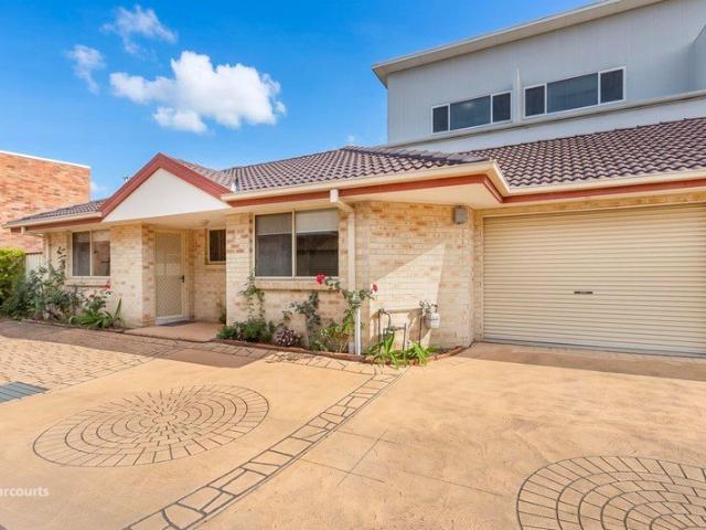 Villa for sale in Wollongong West, New South Wales