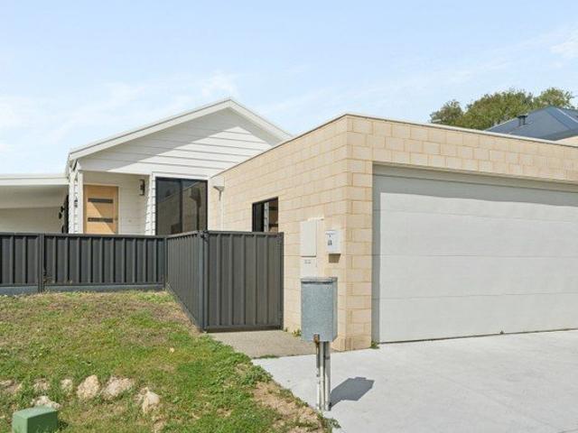 Villa for sale in Craigie, Western Australia