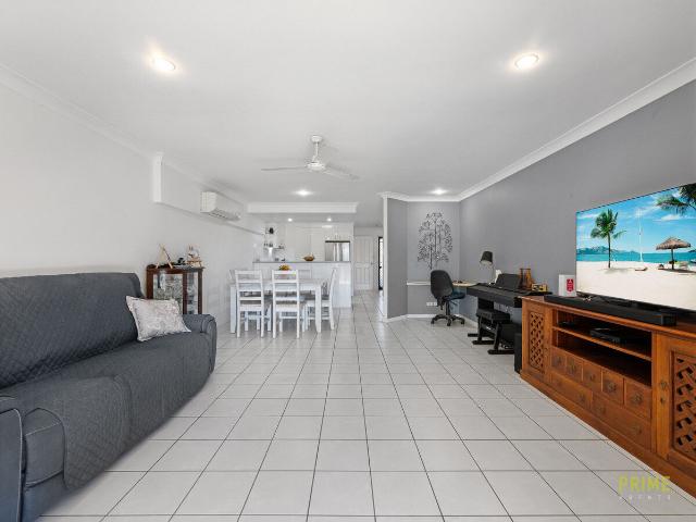 Townhouse for sale in Eli Waters, Queensland