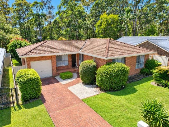House for sale in Waterview Heights, West Haven