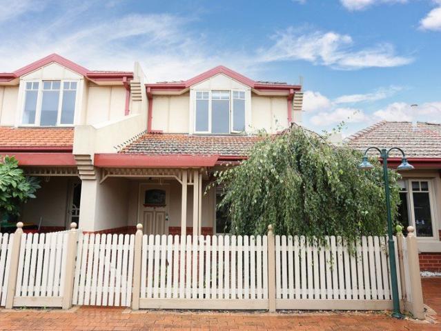 Townhouse for rent in Moonee Ponds, Melbourne