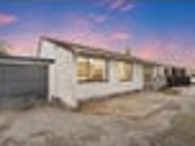 House for sale in Chaslands, Canterbury