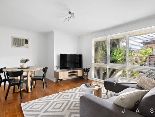 Villa for sale in Kingsville, Melbourne