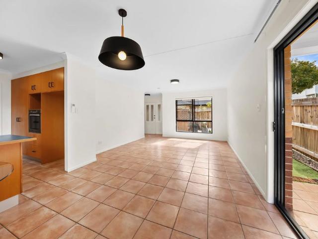 Townhouse for rent in Stafford, Greater Brisbane