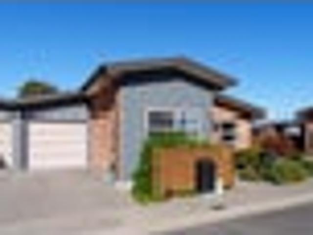 Apartment for sale in Chaslands, Canterbury
