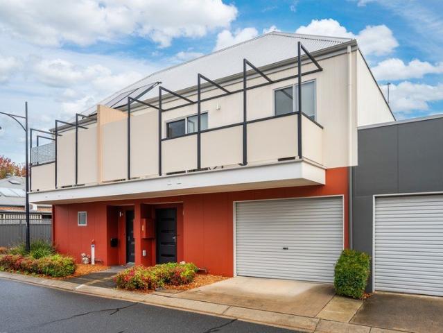 Townhouse for sale in Wodonga, Victoria