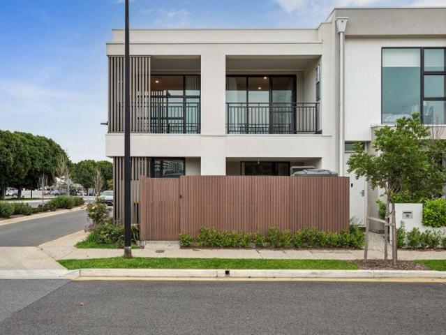 Townhouse for rent in West Lakes, Adelaide