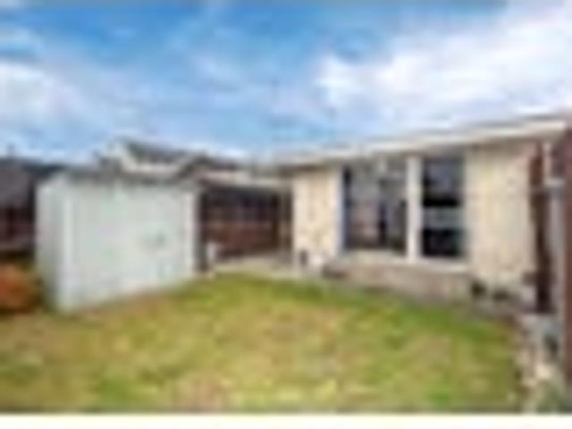 Apartment for sale in Chaslands, Canterbury