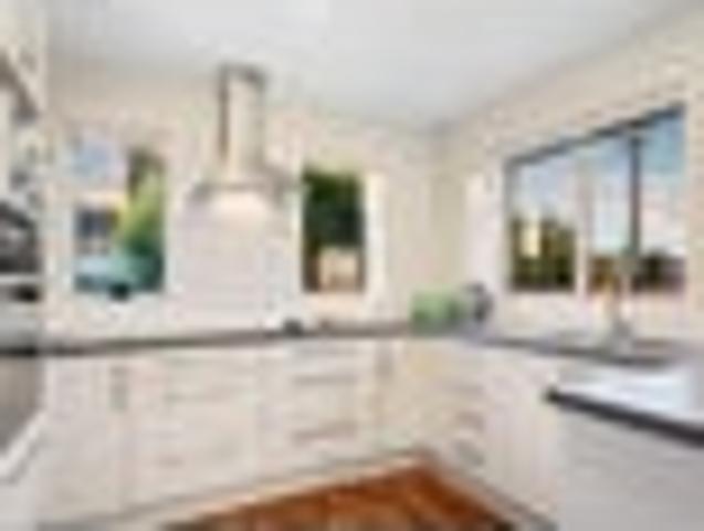 House for sale in Chaslands, Canterbury