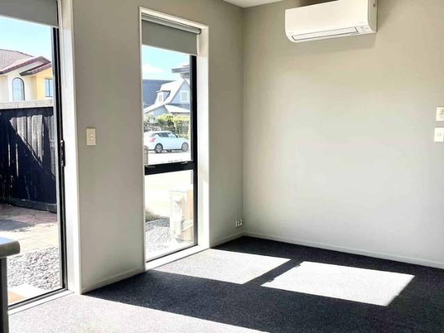 Apartment for rent in Chaslands, Canterbury