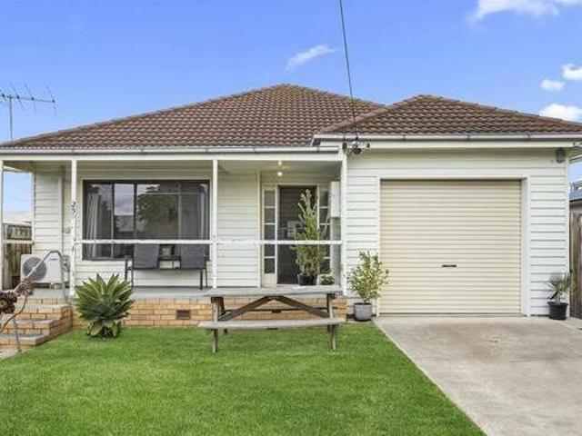 House for sale in Victoria
